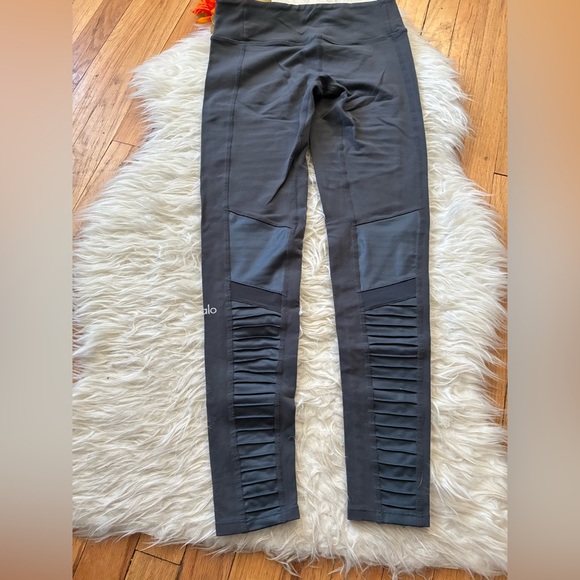 ALO Yoga Charcoal Gray Leggings MOTO style - Picture 4 of 4